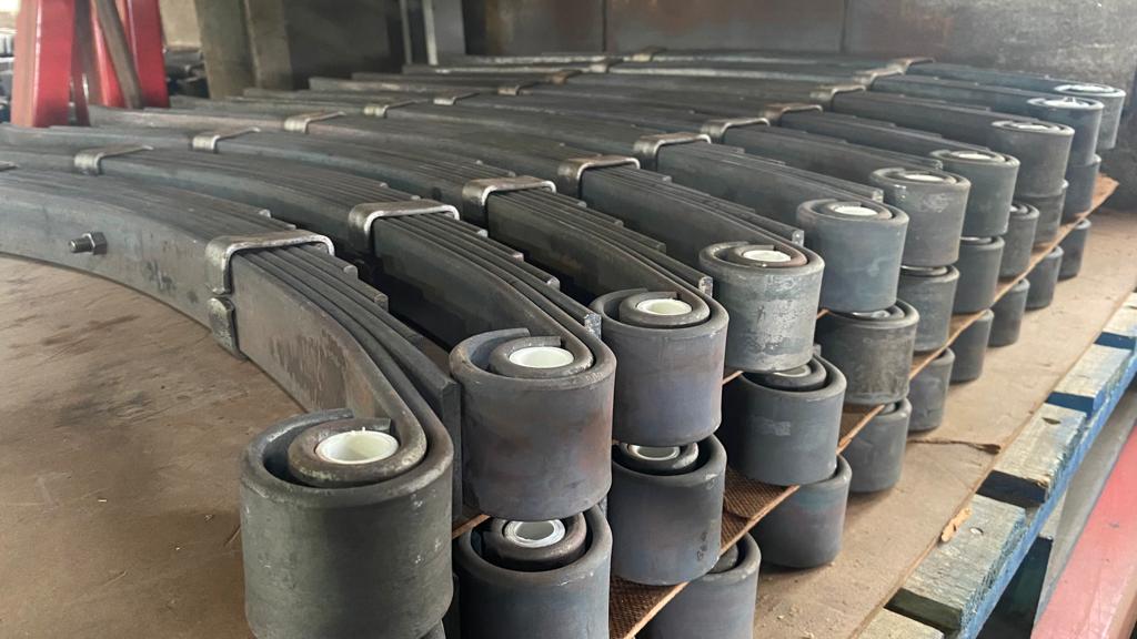 <SPAN STYLE=text-shadow: 4px 1px 6px rgba(0,0,0,0.67)>Elásticos <br/>para maquinaria agrícola</SPAN>